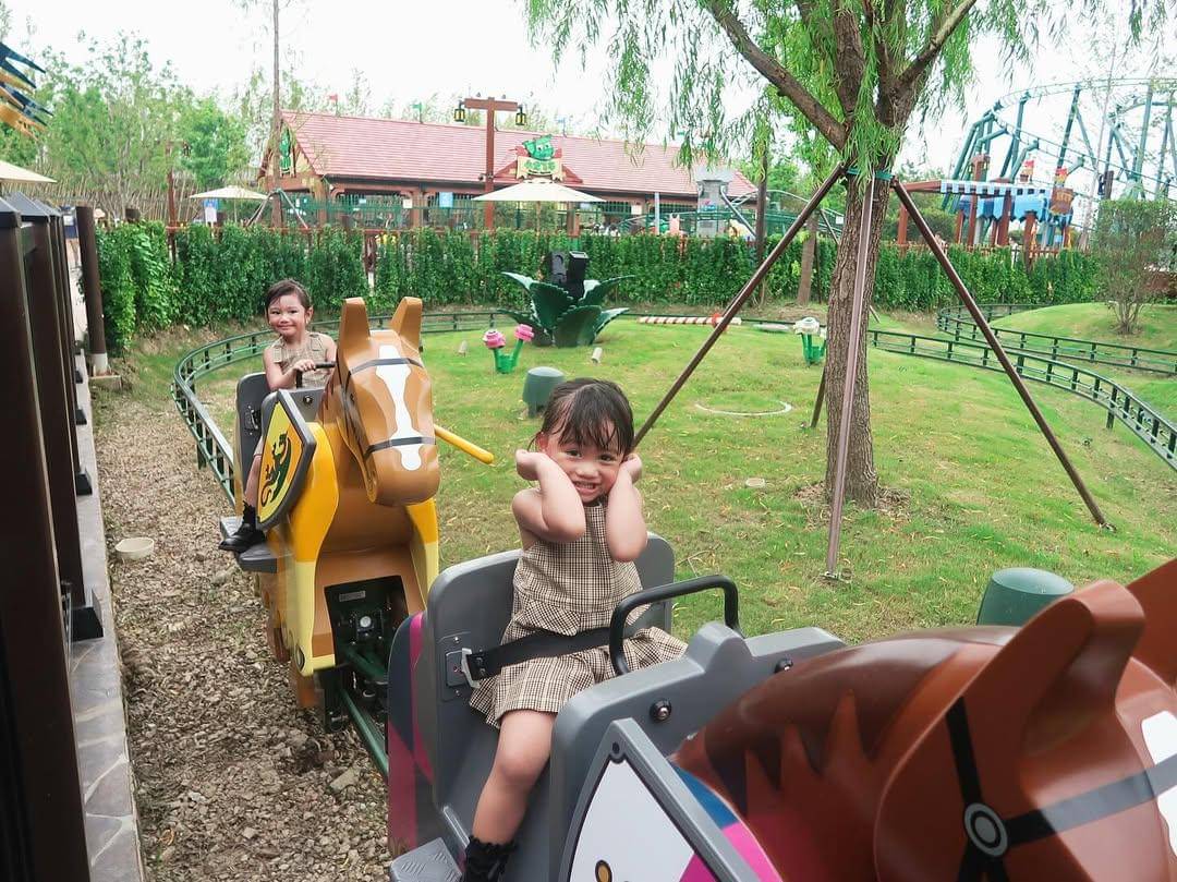keluarga Felicya dan Hito liburan ke legoland Shanghai
