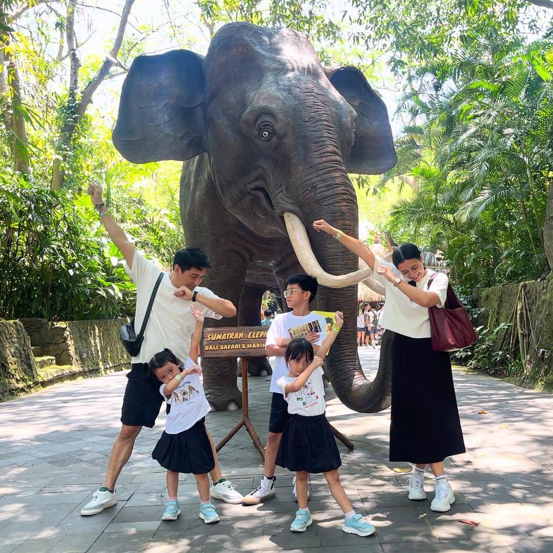 keluarga Cynthia Wijaya dan Riedhan ke Bali safari