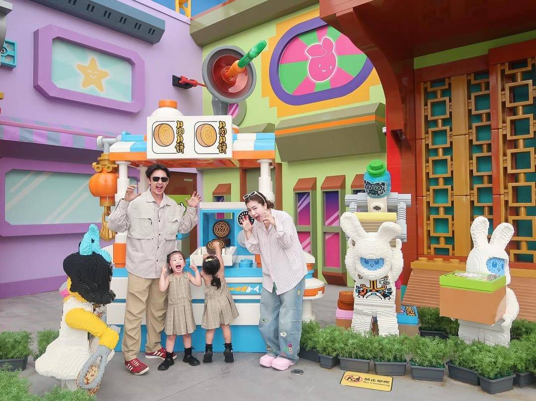 keluarga Felicya dan Hito liburan ke legoland Shanghai