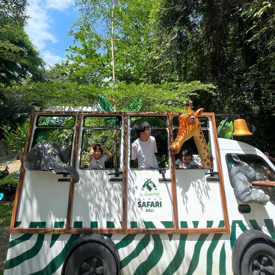 keluarga Cynthia Wijaya dan Riedhan ke Bali safari
