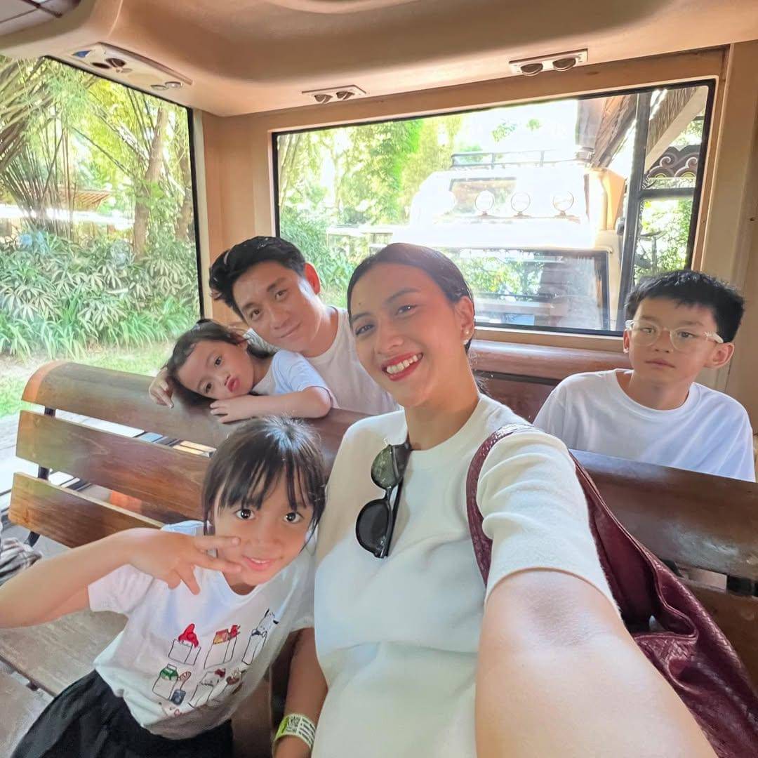 keluarga Cynthia Wijaya dan Riedhan ke Bali safari