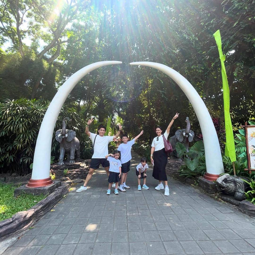 keluarga Cynthia Wijaya dan Riedhan ke Bali safari
