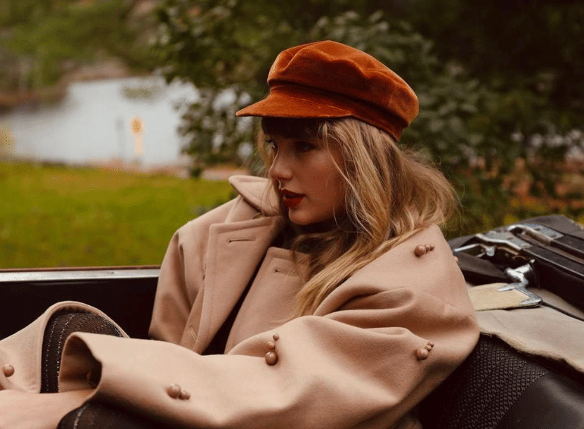 Taylor Swift dalam album Red (Taylor's Version)