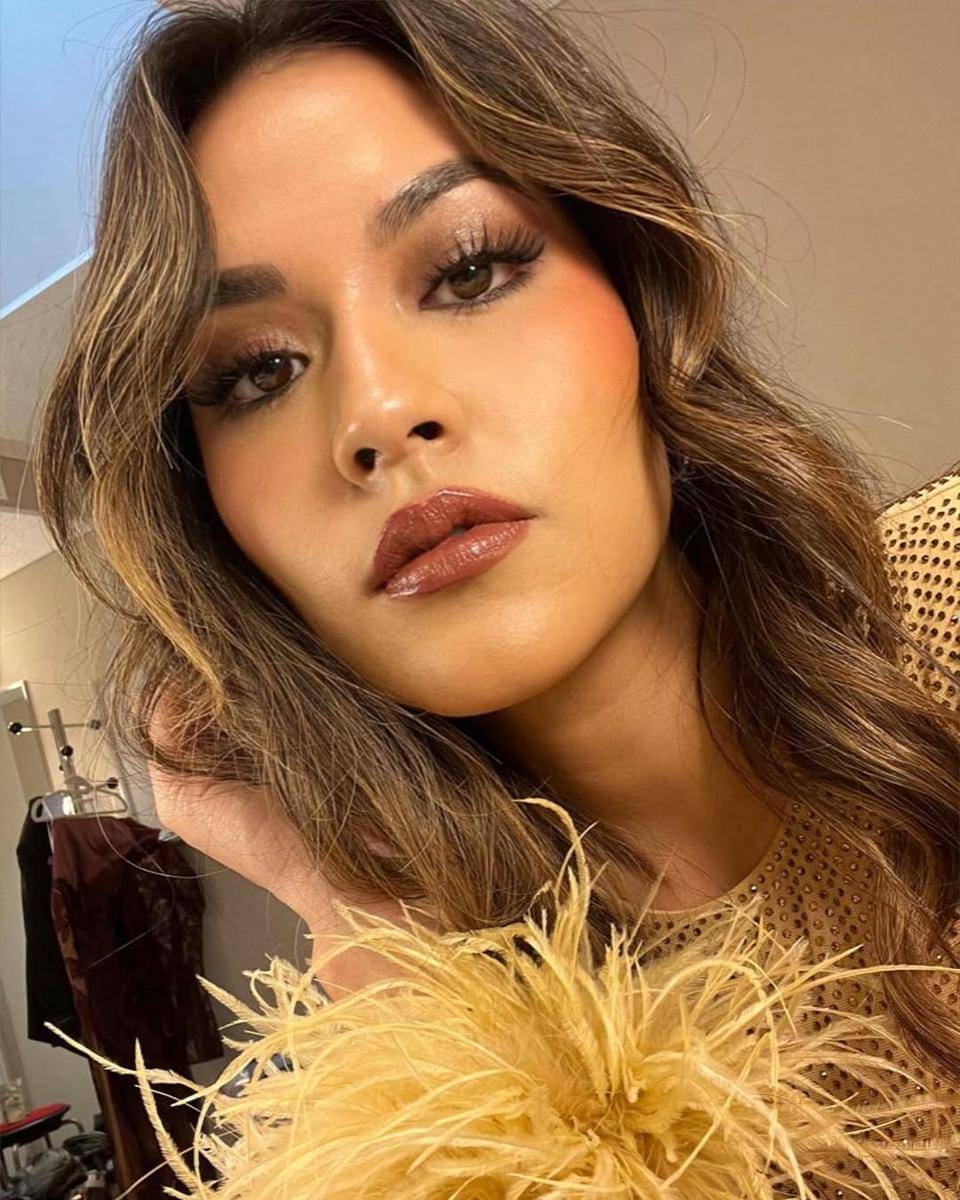 Inspirasi makeup bold ala Raisa Andriana