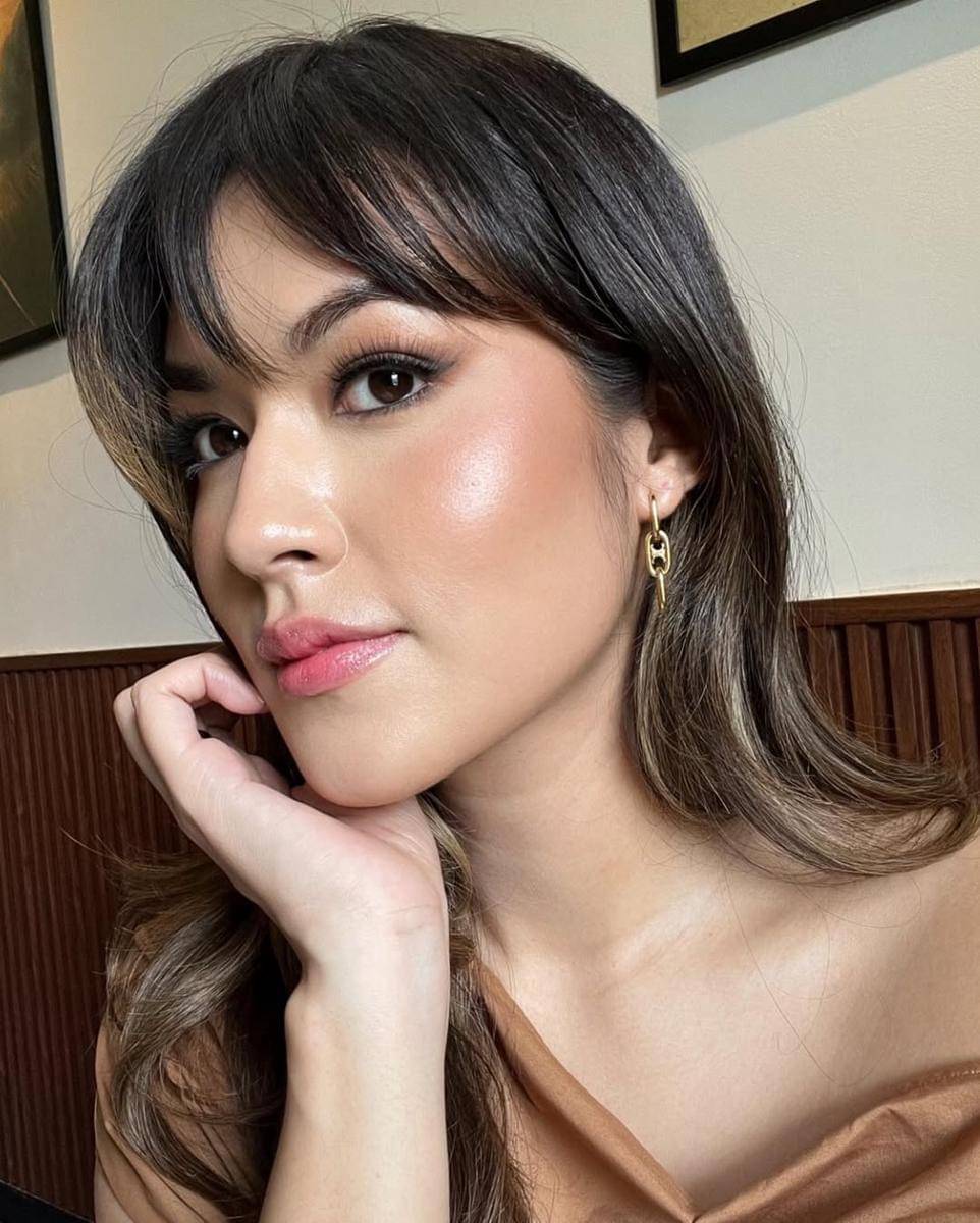 Inspirasi makeup bold ala Raisa Andriana