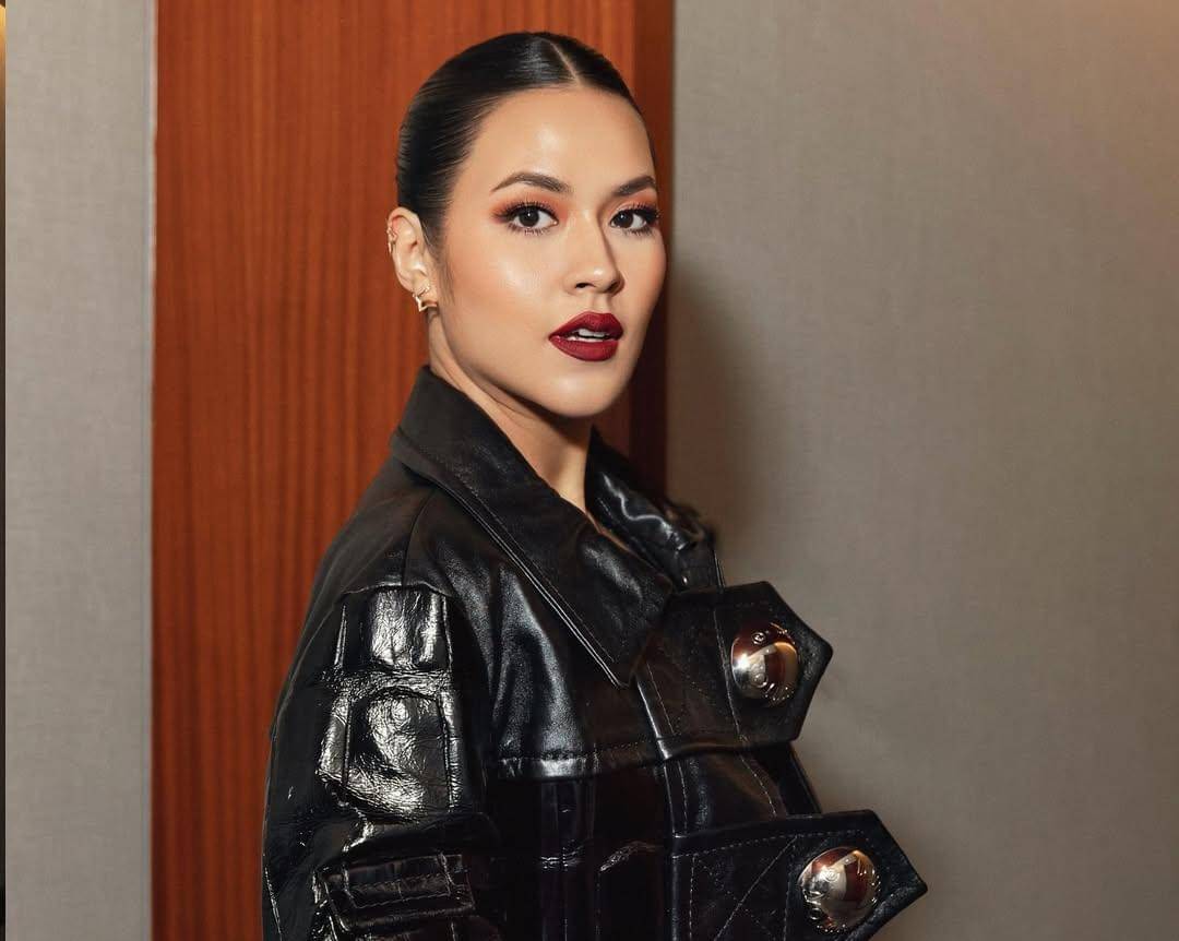 Inspirasi makeup bold ala Raisa Andriana
