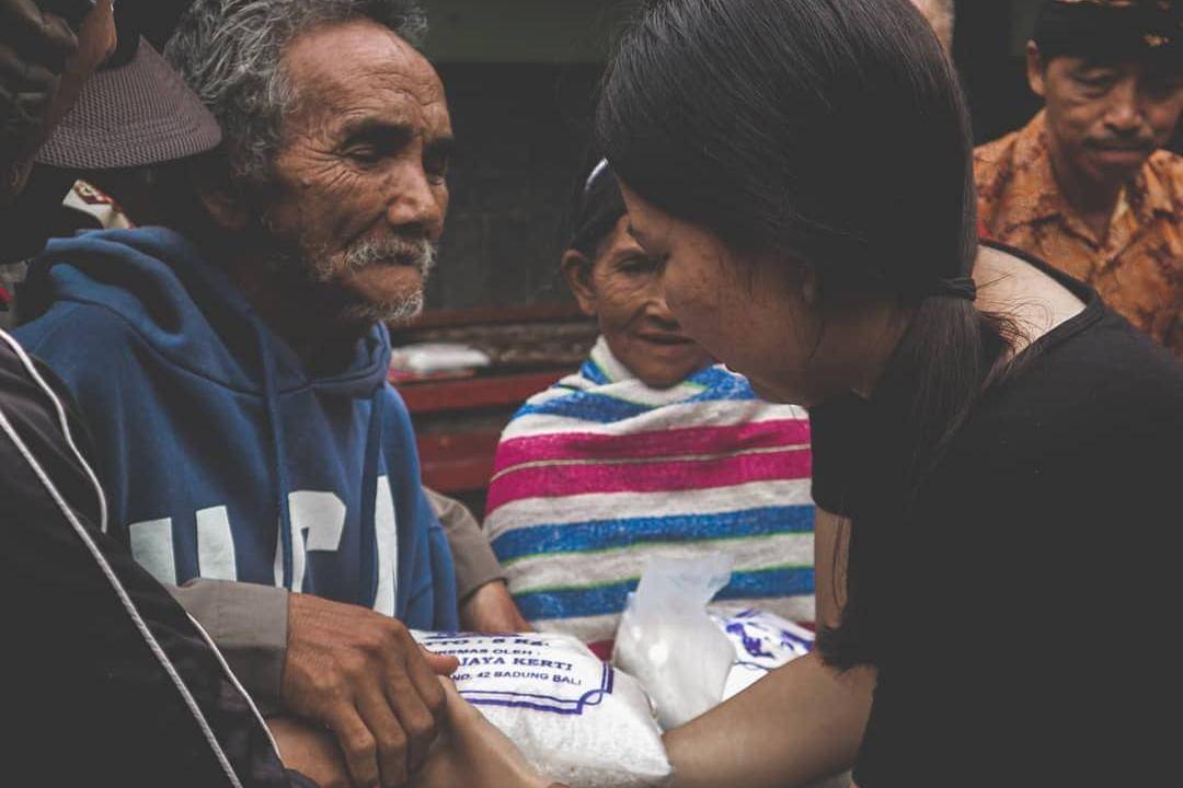 Reza Riyady Pragita mengadakan program Sumber Air untuk Sesama (SAUS).