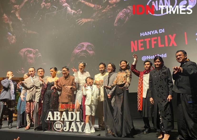 Cast dan tim produksi di press conference film Abadi Nan Jaya di XXI Epicentrum, Rabu (22/10/2025)