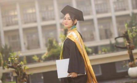 Amanda Eka Lupita, mahasiswa UGM lulus S2 termuda di usia 22 tahun.