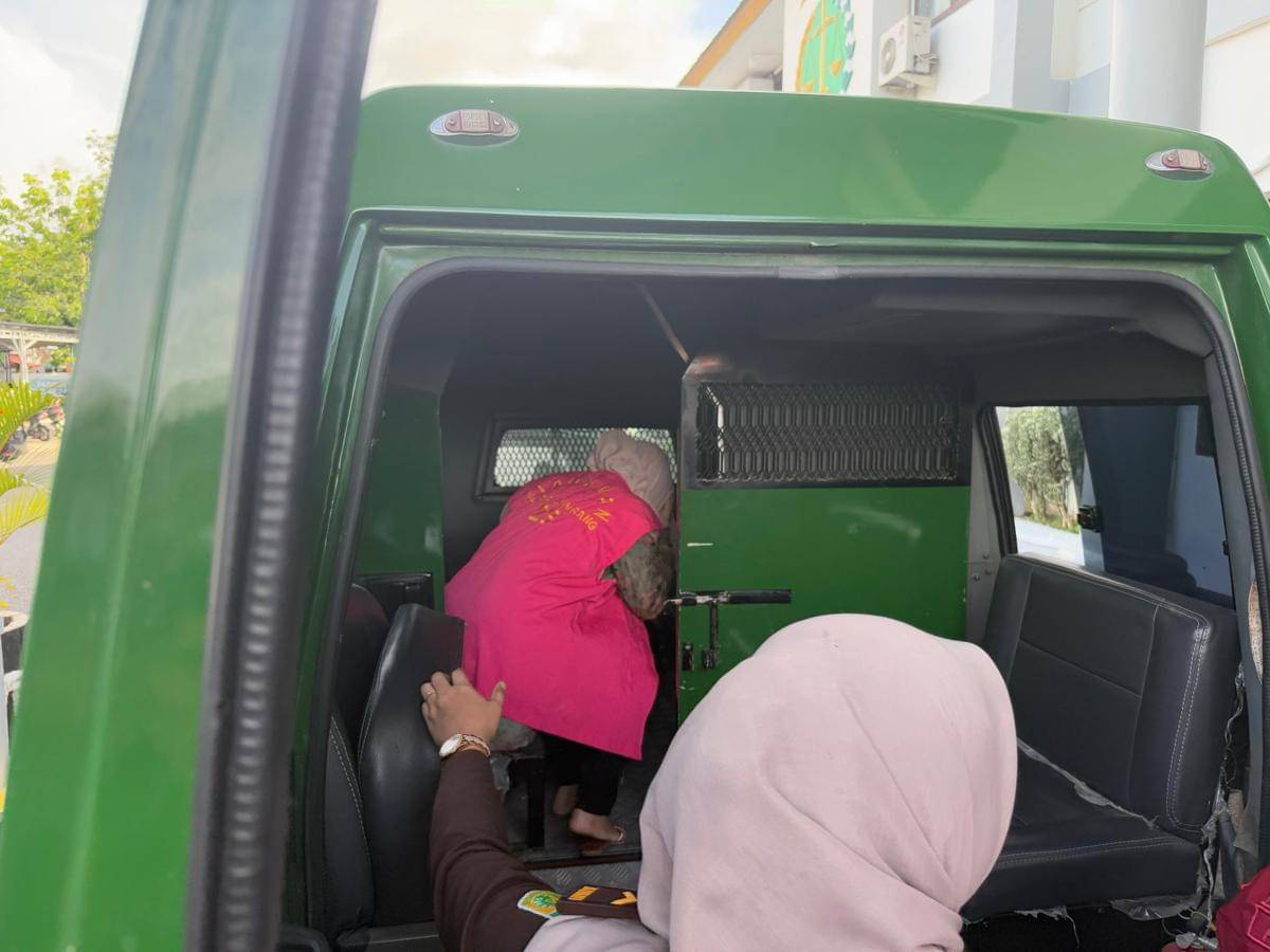 Pegawai bank BUMN berinisial FMW jadi tersangka dugaan tindak pidana korupsi pengelolaan kredit produk Fleksi Pensiun dan Pra Pensiun. Dok. IDN Times/Humas Kejati Sulsel
