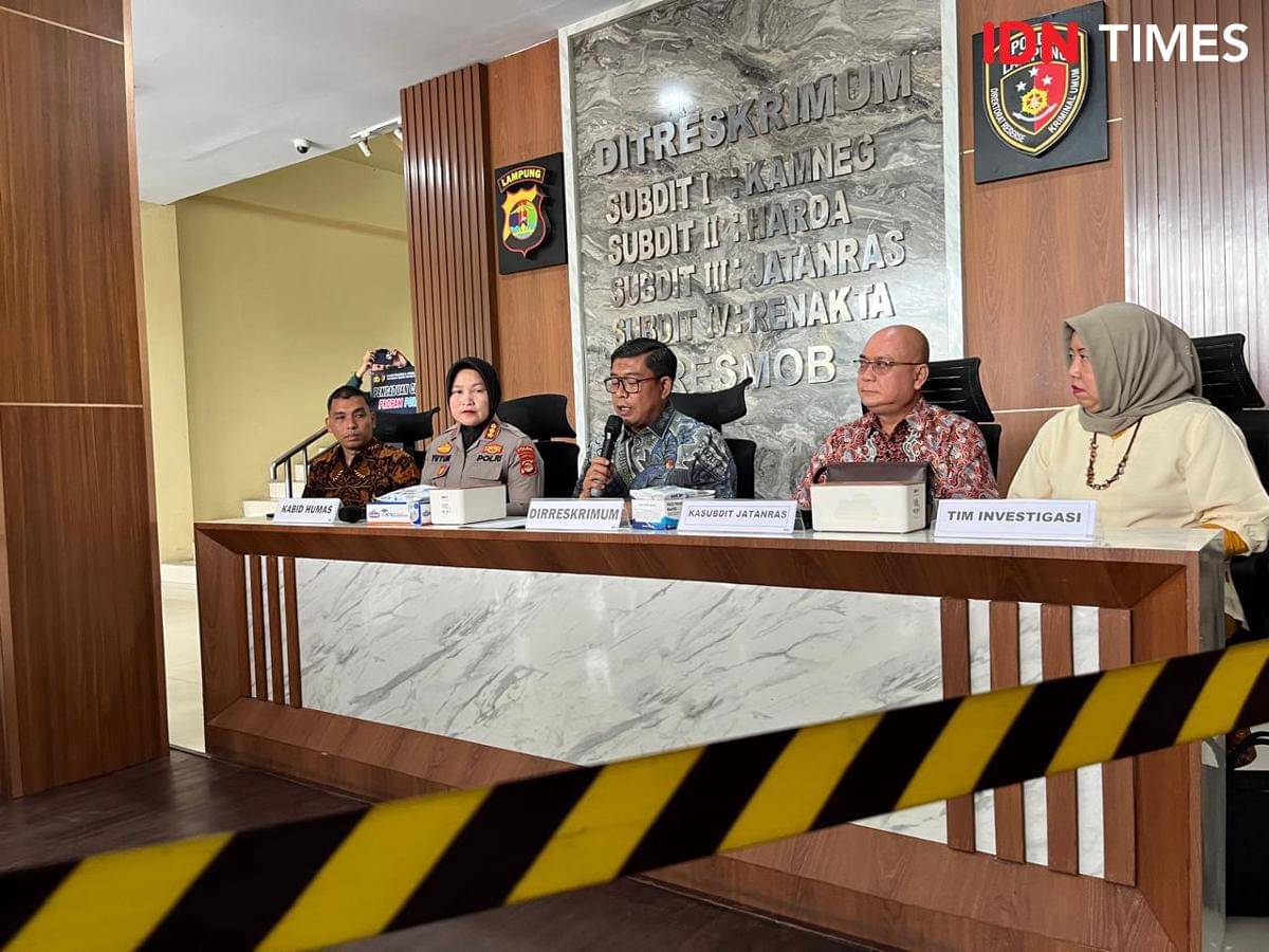 Konferensi pers penetapan tersangka kasus kekerasan kegiatan pendidikan dasar Mahepel Unila oleh Polda Lampung.