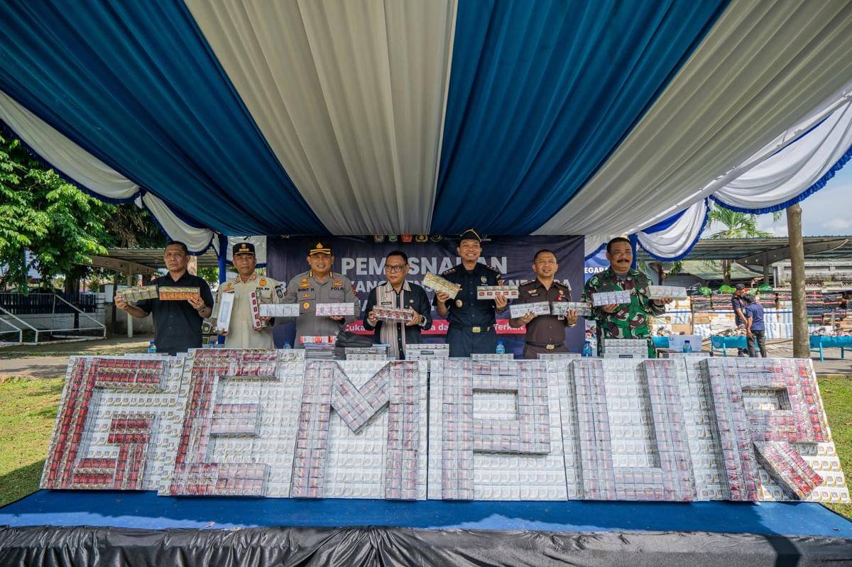 Barang bukti rokok ilegal hasil operasi penindakan di Lombok, NTB. (dok. Istimewa)