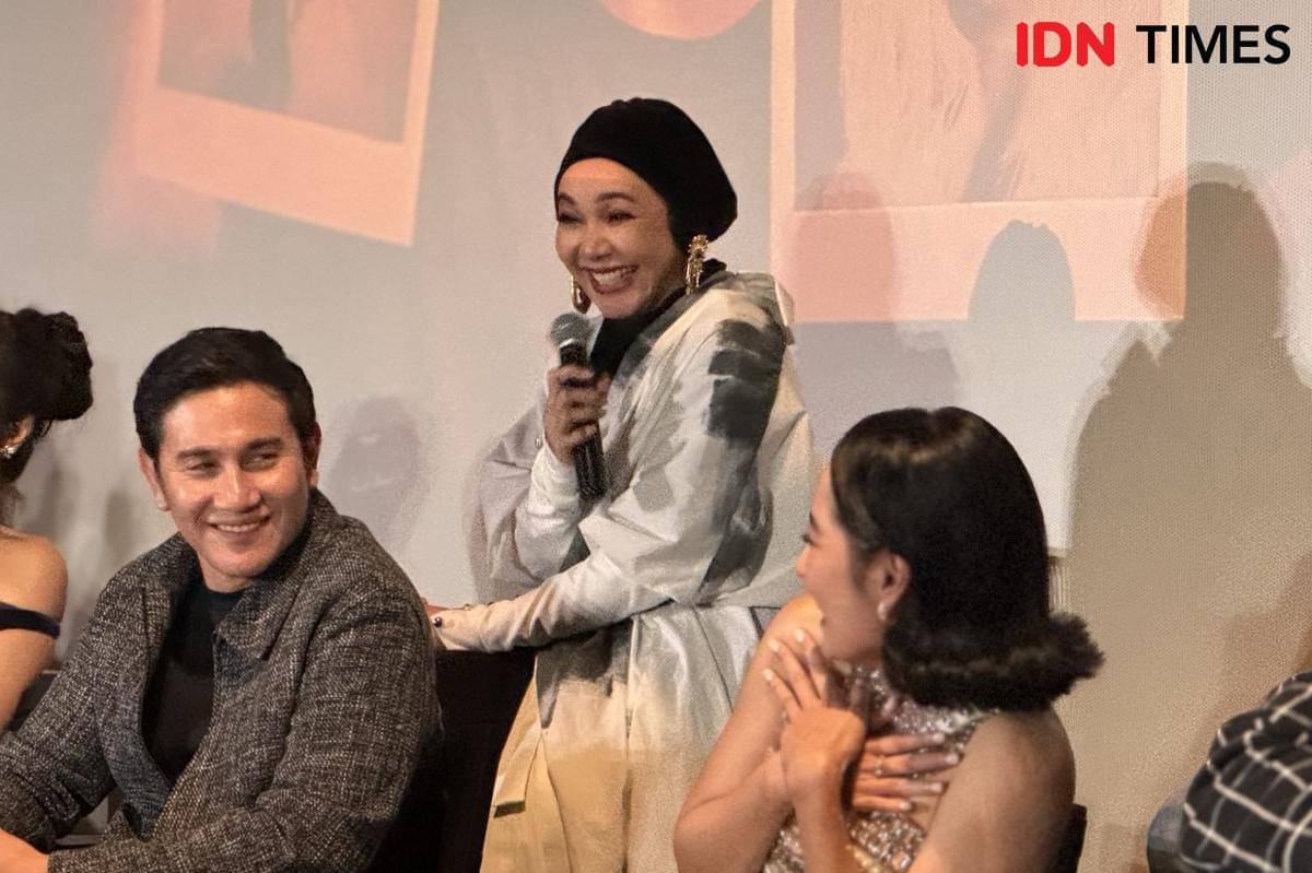 potret para pemain dan tim produksi Shutter pada Jumat (24/10/2025) (IDN Times/Elizabeth Chiquita)
