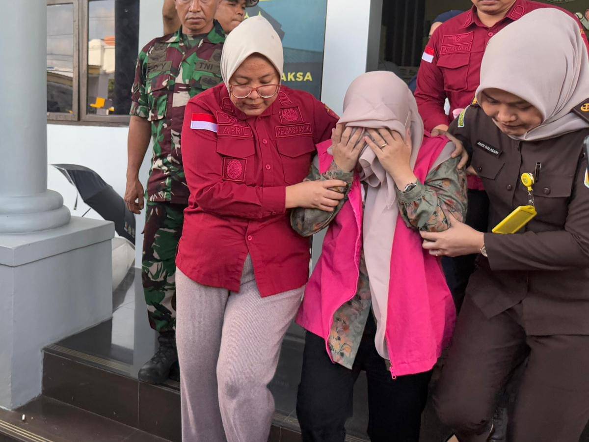 Pegawai bank BUMN berinisial FMW jadi tersangka dugaan tindak pidana korupsi pengelolaan kredit produk Fleksi Pensiun dan Pra Pensiun. Dok. IDN Times/Humas Kejati Sulsel