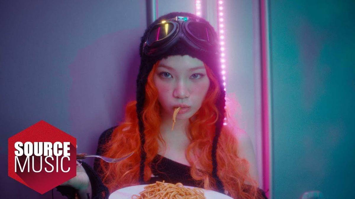 Thumbnail MV lagu SPAGHETTI LE SSERAFIM feat. J-Hope of BTS