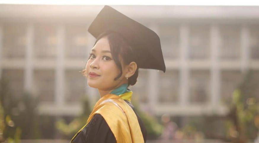 Amanda Eka Lupita, mahasiswa UGM lulus S2 termuda di usia 22 tahun.