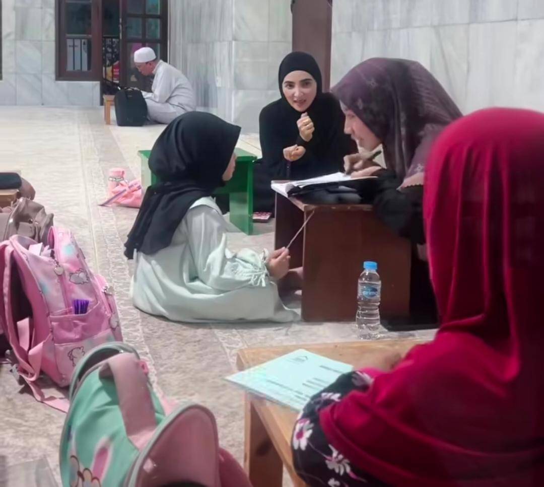 Ameena ngaji di TPQ ditemani Ashanty