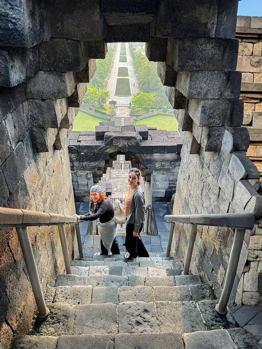 keluarga Luna Maya ke Candi Borobudur
