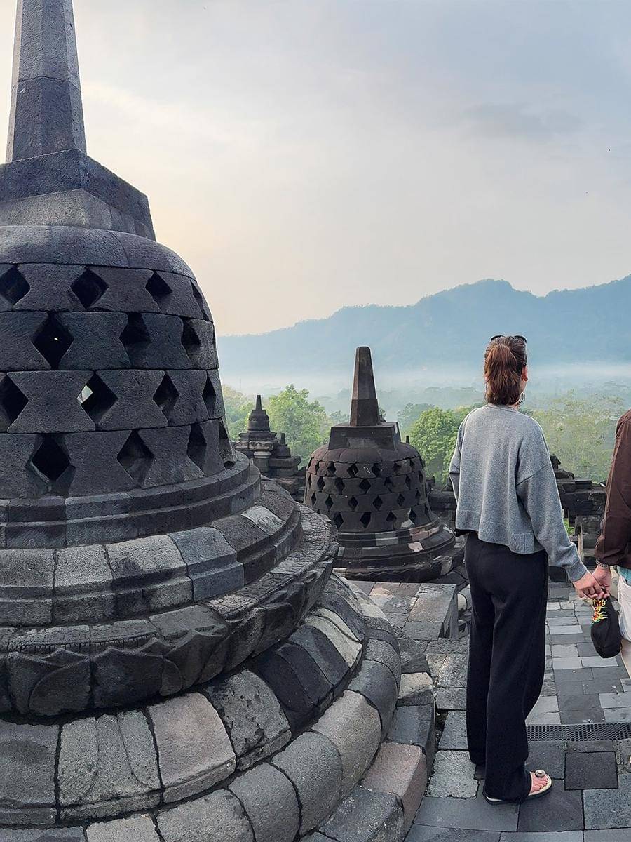 keluarga Luna Maya ke Candi Borobudur