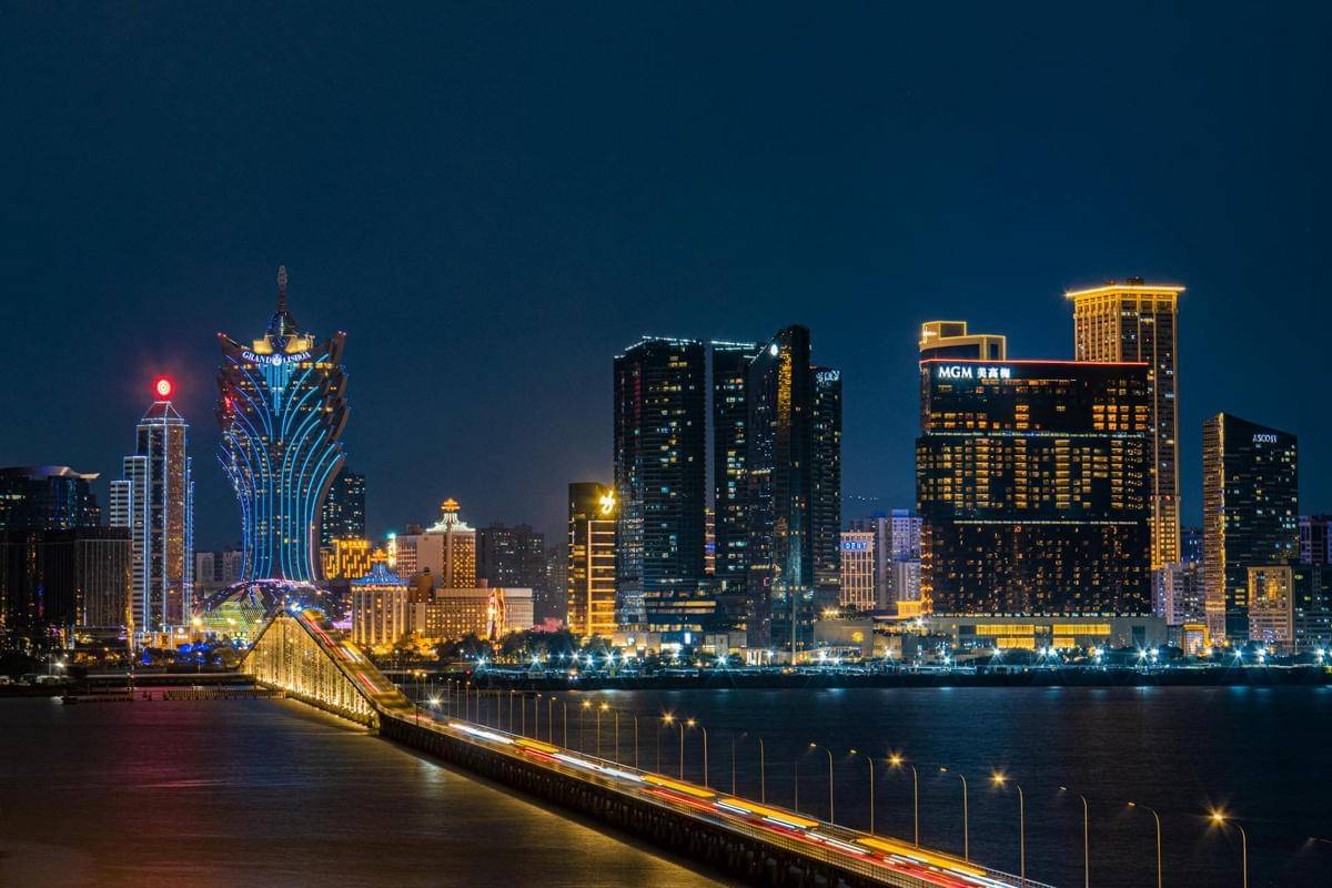 ilustrasi pemandangan Macau di malam hari