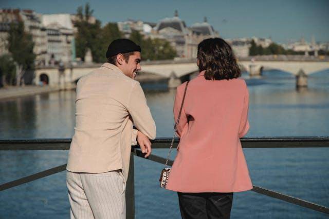 Ilustrasi seorang pria dan seorang wanita