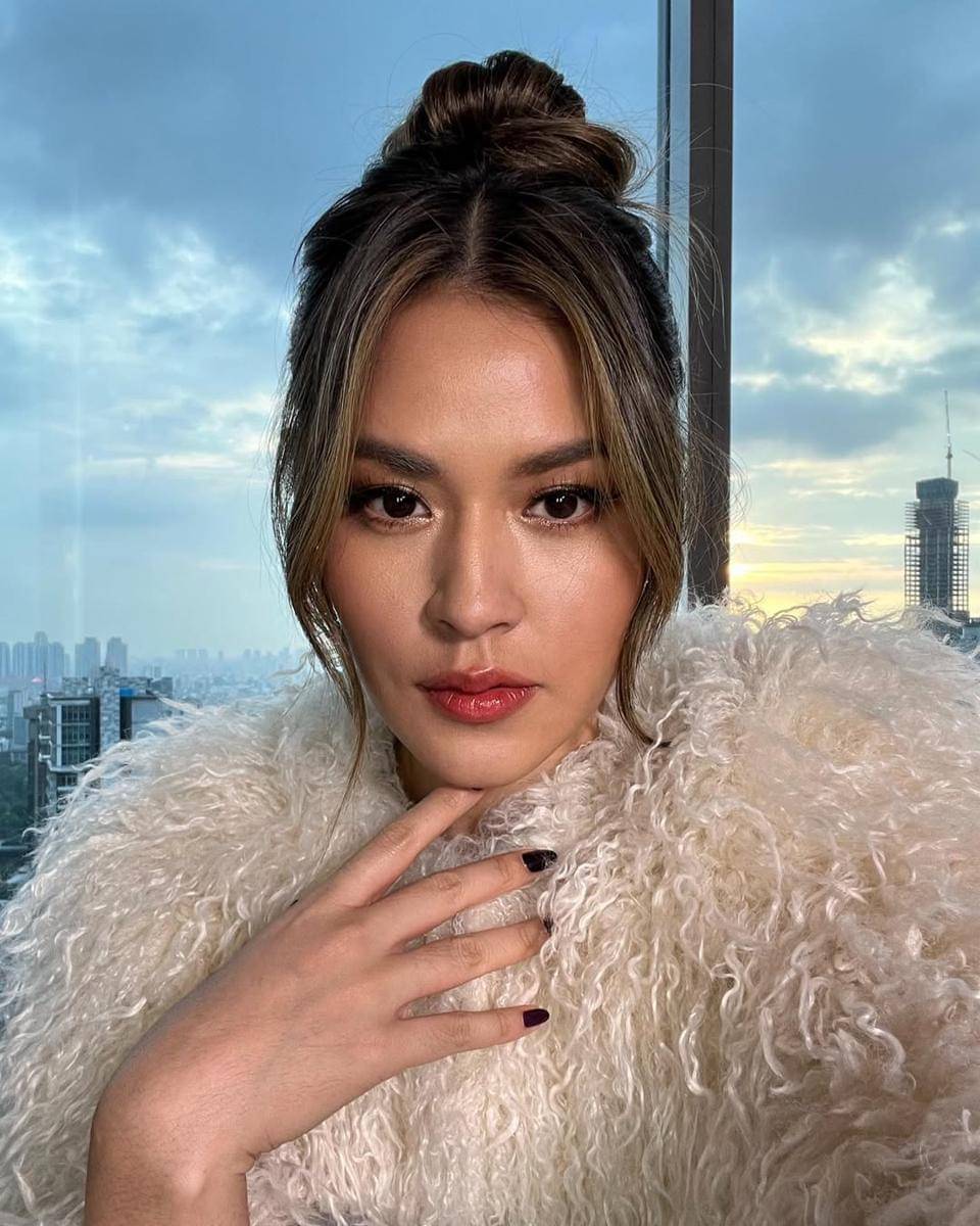 inspirasi hairdo untuk kondangan ala Raisa