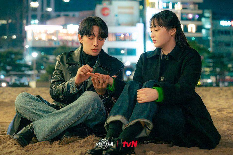 Lee Junho dan Kim Min Ha di Typhoon Family