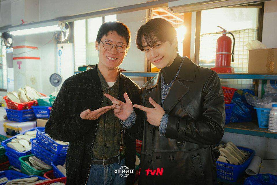 Jin Sun Kyu dan Lee Junho di balik layar Typhoon Family