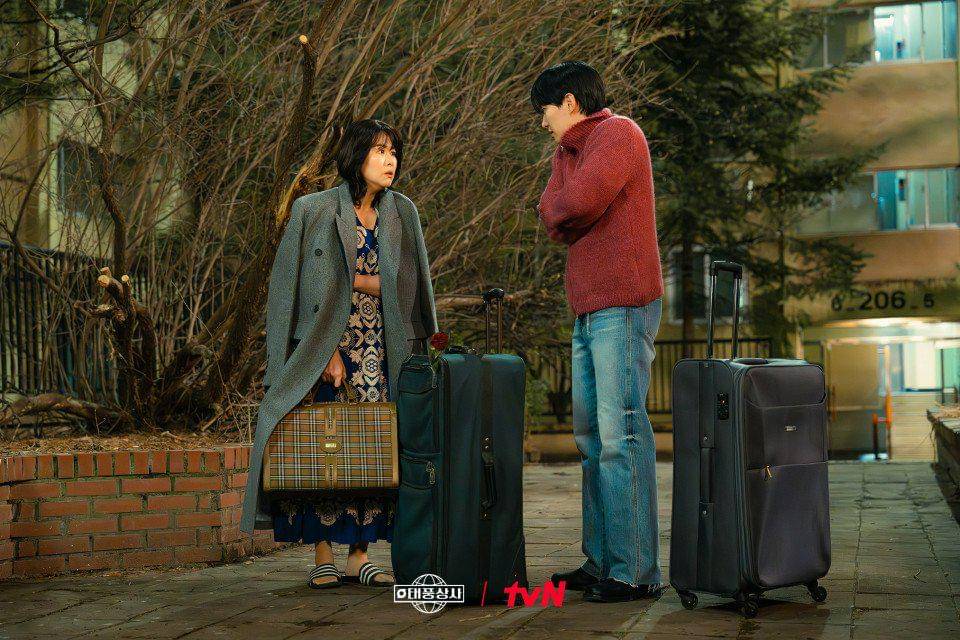 Kim Ji Young dan Lee Junho di Typhoon Family