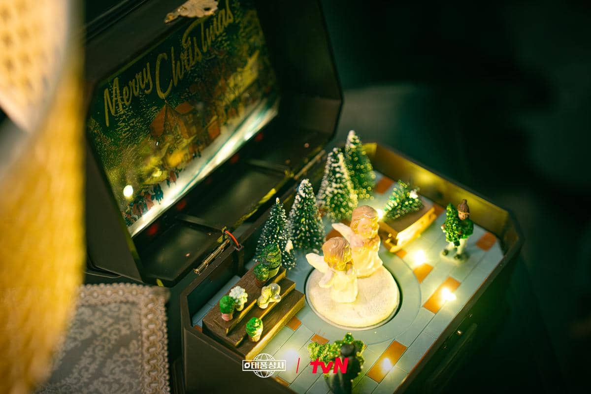 cuplikan drama Typhoon Family