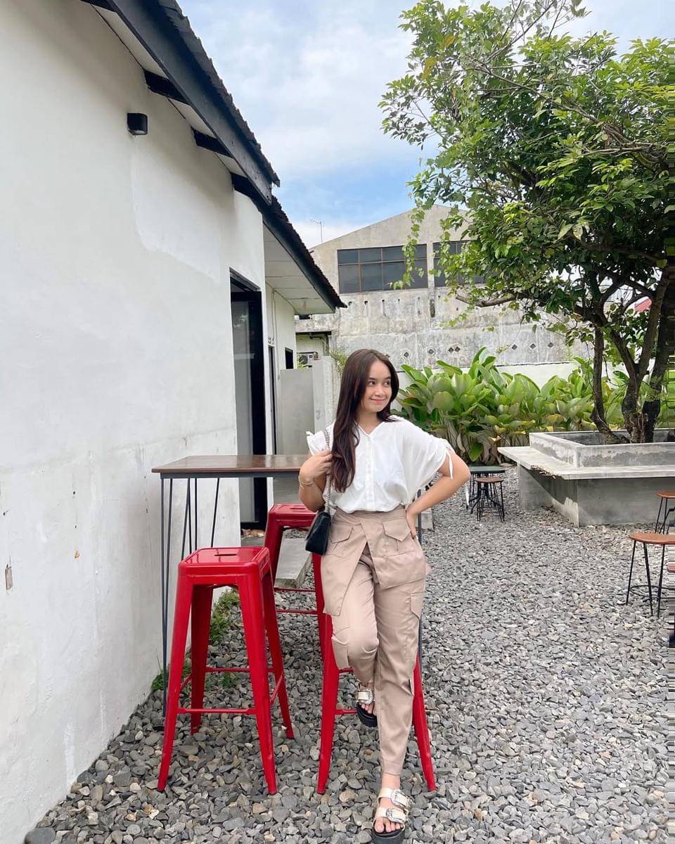 ide OOTD kuliah ala Chintya Gabriella
