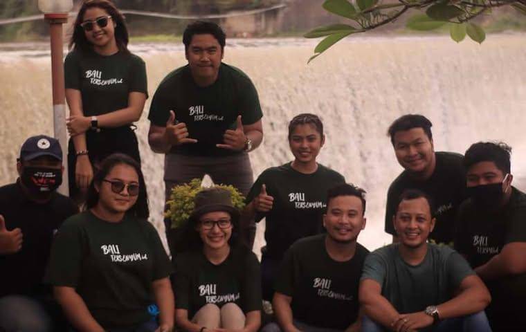 Tim Komunitas Bali Tersenyum.id saat melakukan program SAUS di Desa Ban, Karangasem