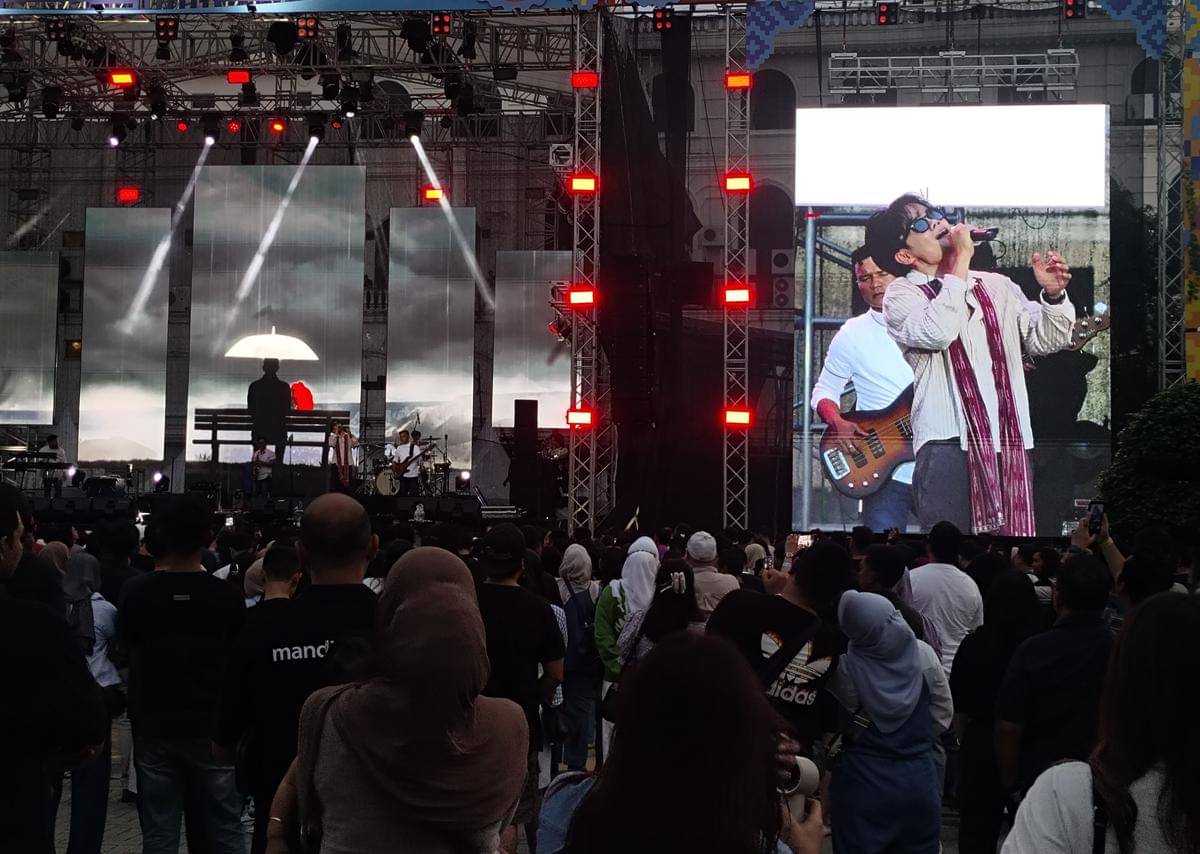 Penampilan musisi daerah Osen Hutasoit (IDN Times/Eko Agus Herianto)