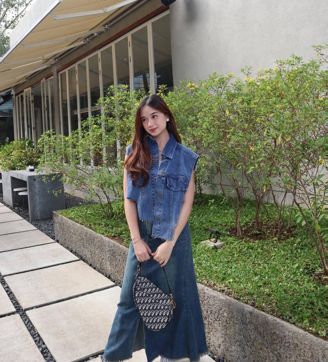 ide OOTD kuliah ala Chintya Gabriella