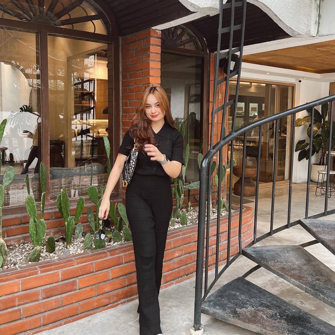ide OOTD kuliah ala Chintya Gabriella