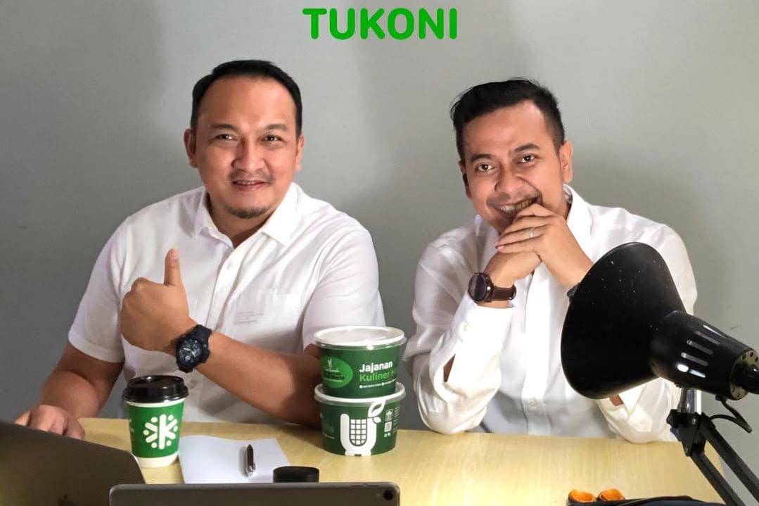 Eri Kuncoro dan Revo Suladasha, pendiri Yuk Tukoni.