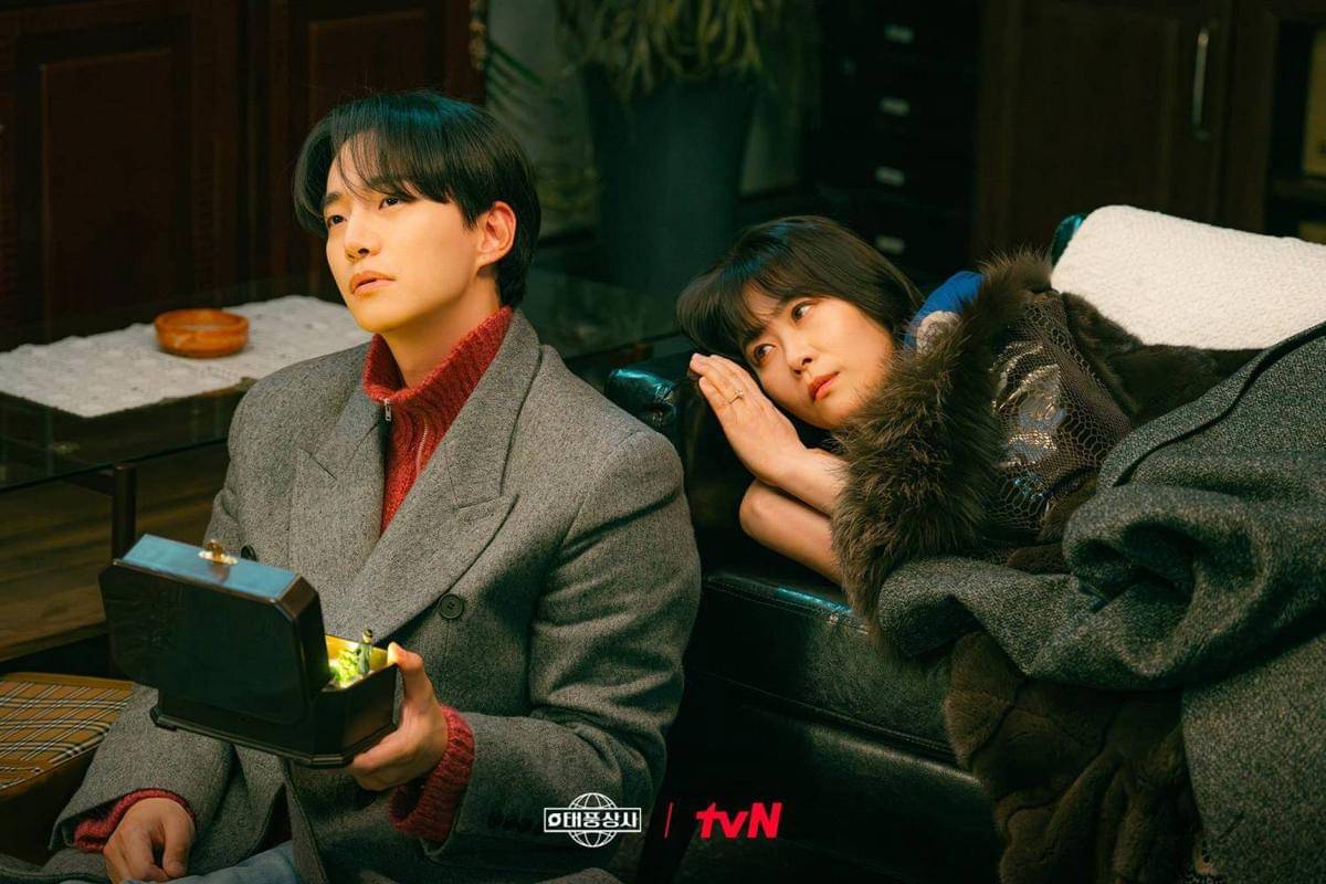 Cuplikan drama Korea Typhoon Family