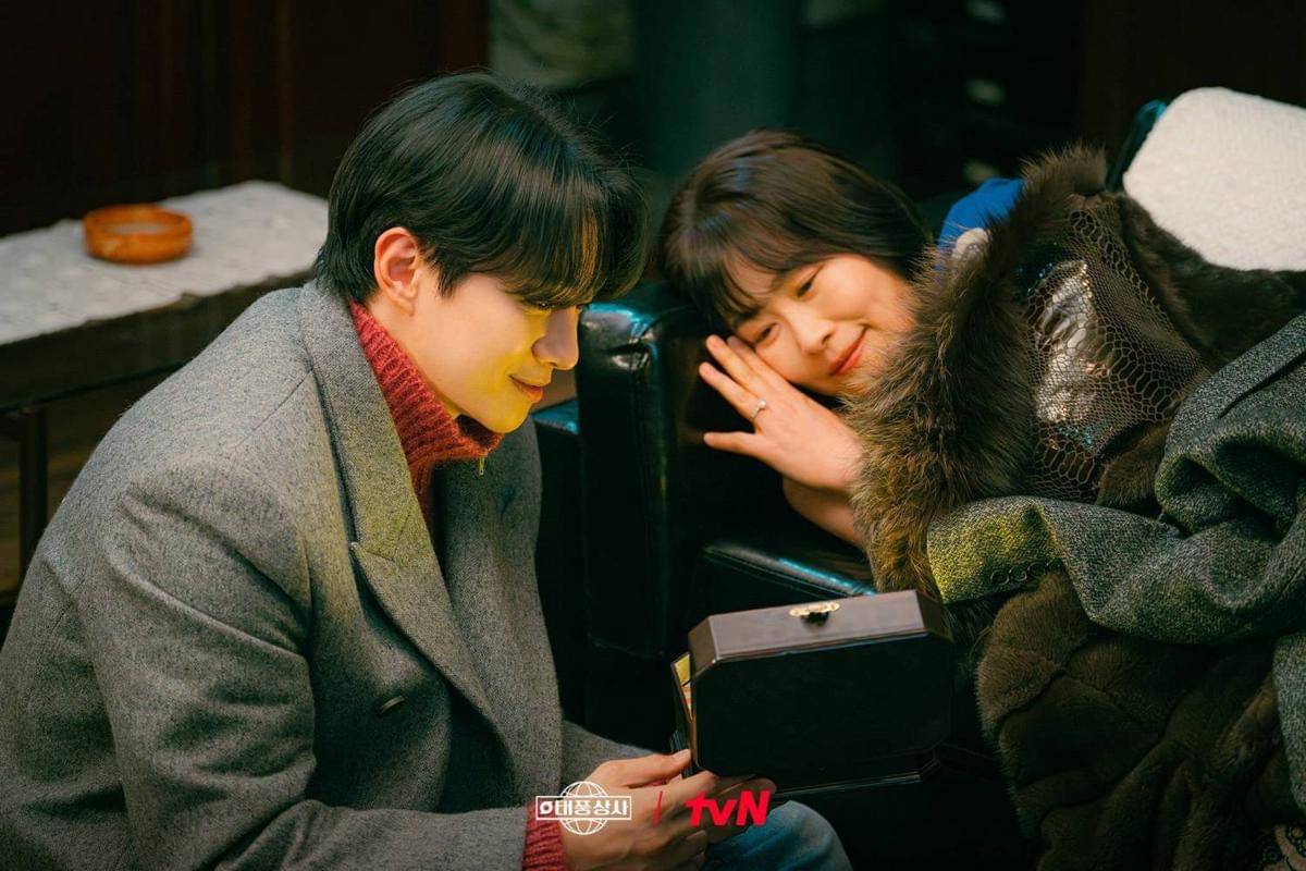 Cuplikan drama Korea Typhoon Family