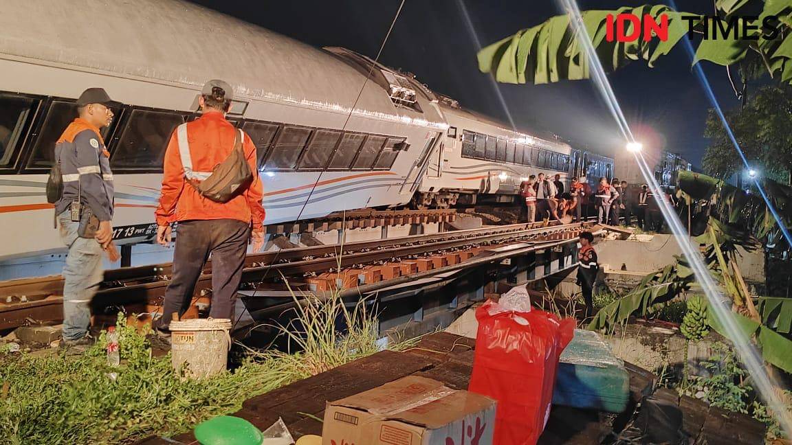 Kereta anjlok di Bekasi