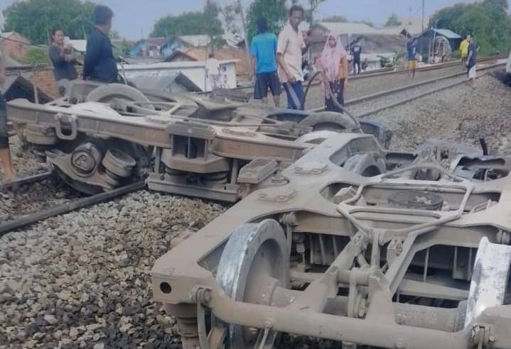 Kereta Api anjlok di Bekasi