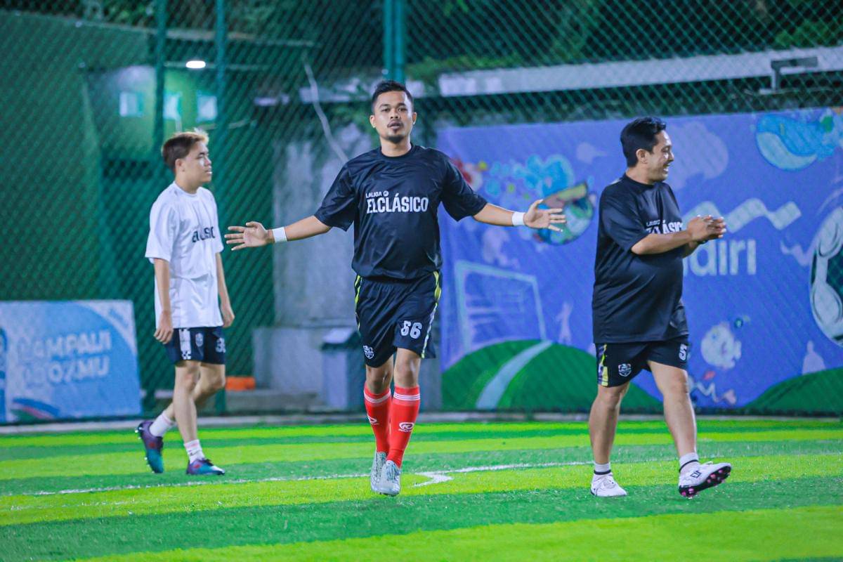Influencer Bambang Pamulang berselebrasi usai cetak gol di laga Fun Football LALIGA jelang El Clasico (Dok. LaLiga via Footballicious)