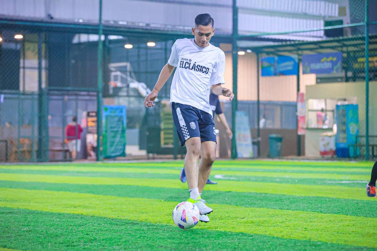 Influencer Bambang Pamulang berselebrasi usai cetak gol di laga Fun Football LALIGA jelang El Clasico (Dok. LaLiga via Footballicious)
