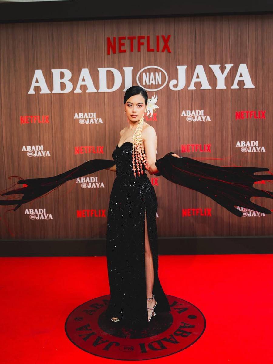 Eva Celia di premiere film Abadi Nan Jaya. (Instagram.com/netflixid)