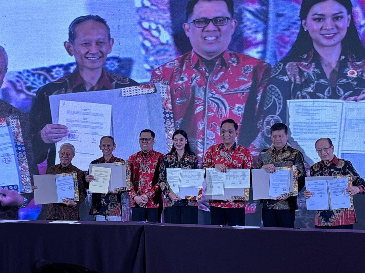 Penandatanganan kerja sama saat Rakernas Kamar Entrepreneur Indonesia (KEIND) IV di Hotel Tentrem Yogyakarta, Sabtu (25/10/2025). (IDN Times/Herlambang Jati Kusumo)