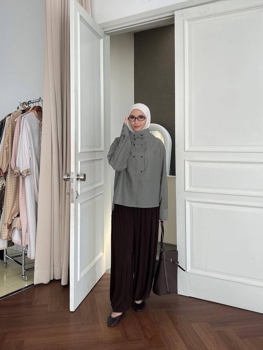 mix and match outfit cokelat tua ala Fita Wulansari
