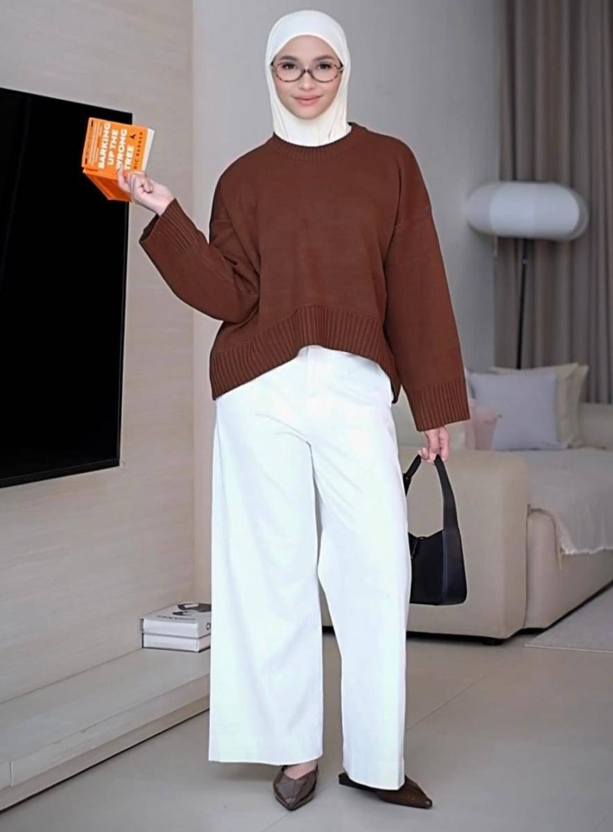 mix and match outfit cokelat tua ala Fita Wulansari