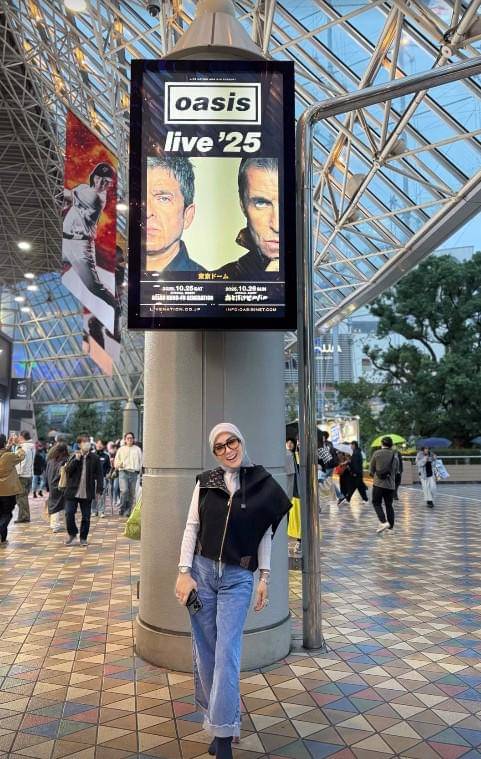 Syahrini dan Reino Barack Nonton Konser Oasis (instagram.com/princessyahrini)