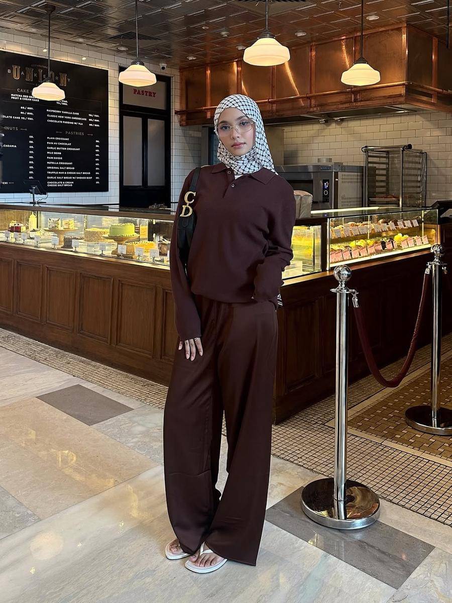 mix and match outfit cokelat tua ala Fita Wulansari