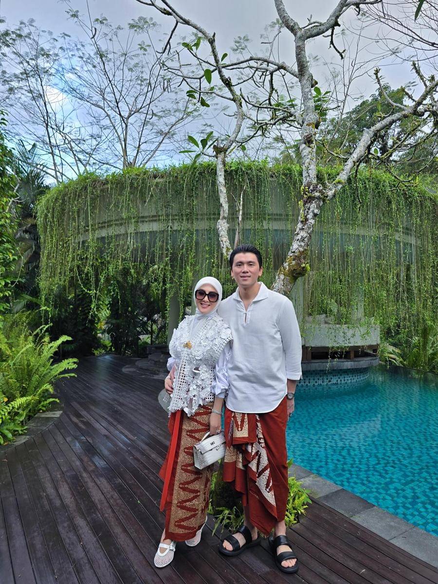 Syahrini dan Reino Barack Nonton Konser Oasis (instagram.com/princessyahrini)