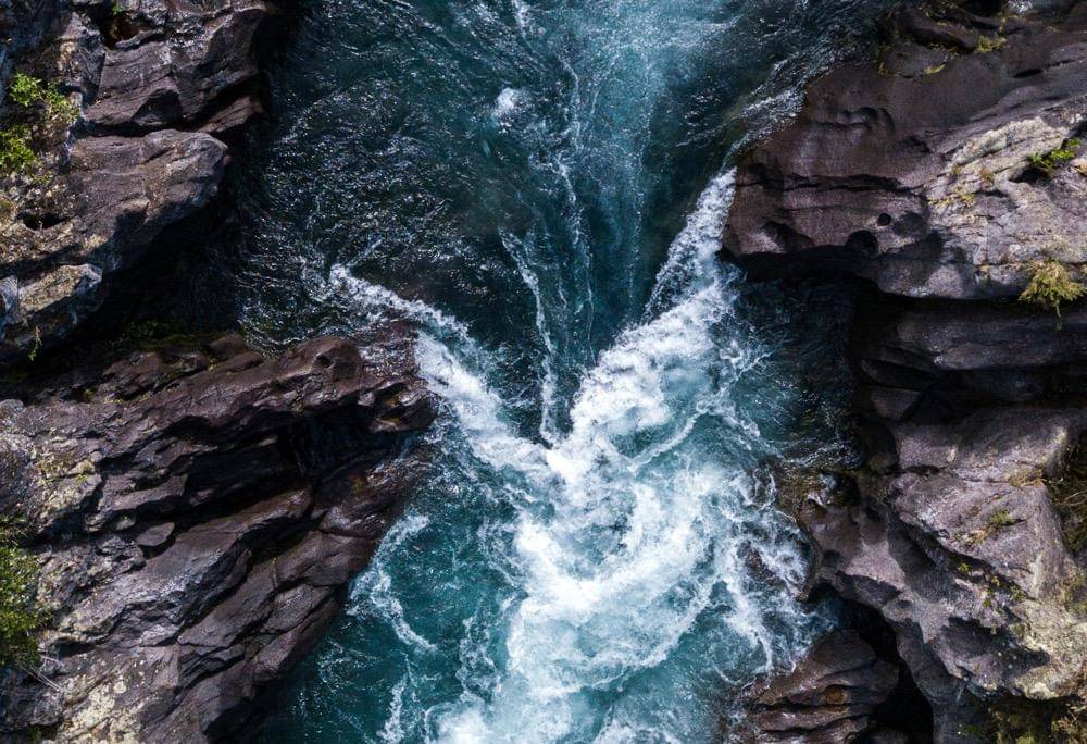 ilustrasi sungai di Bumi